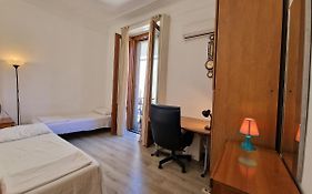 Private Room In A Quiet Apartment In The City Center