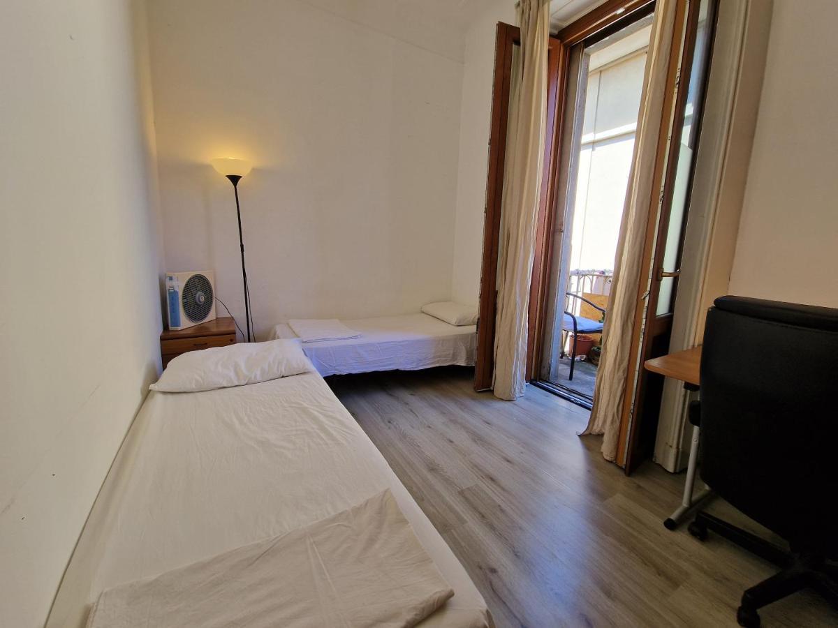 Private Room In A Quiet Apartment In The City Center Mediolan Zewnętrze zdjęcie