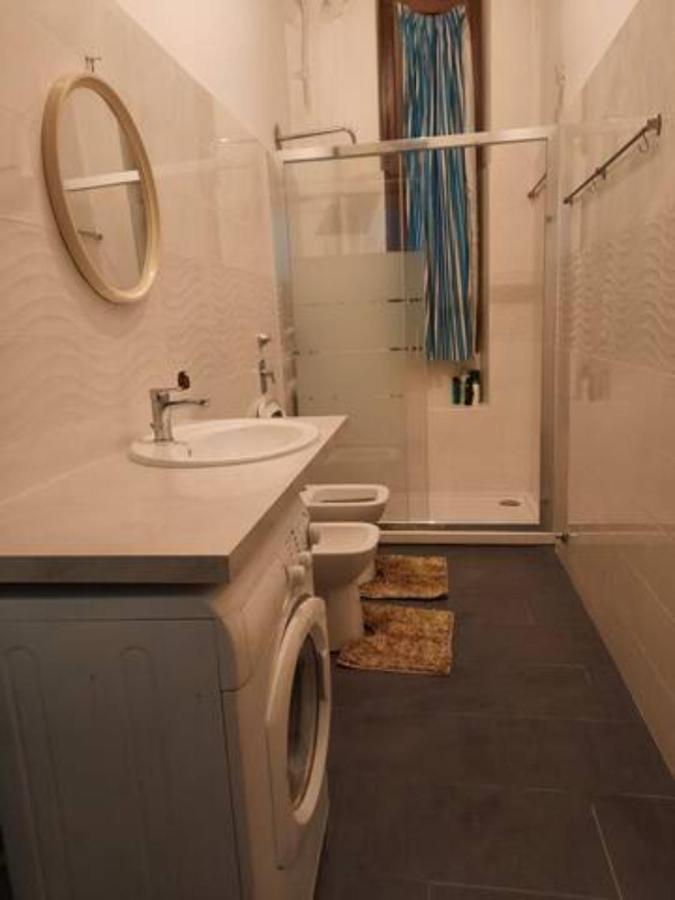 Private Room In A Quiet Apartment In The City Center Mediolan Zewnętrze zdjęcie