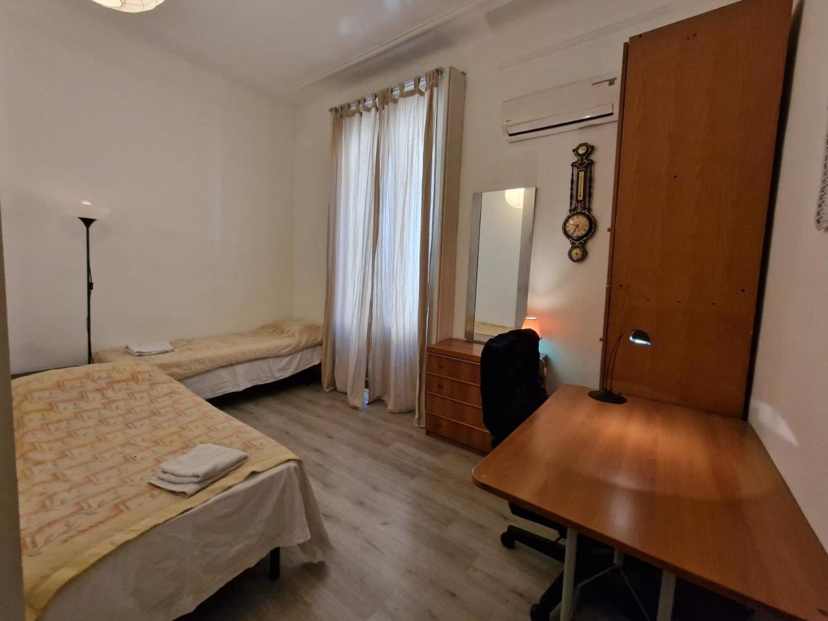Private Room In A Quiet Apartment In The City Center Mediolan Zewnętrze zdjęcie